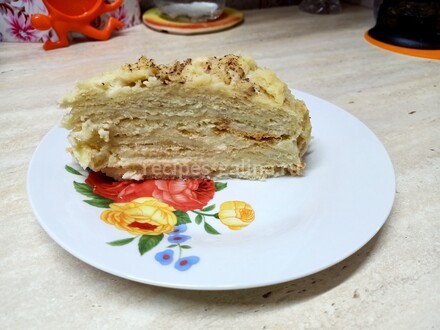 Отрезанный кусок торта Наполеон