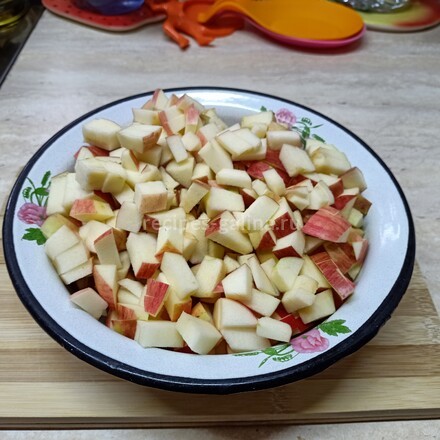Яблоки нарезанные кусочками